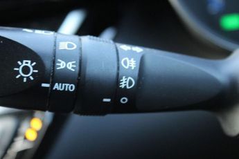 TOYOTA C-HR 1.8 VVT-h Design SUV 5dr Petrol Hybrid CVT Euro 6 (s/s) (122 ps)