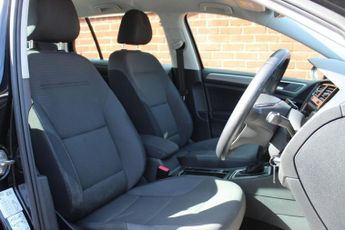 VOLKSWAGEN E-GOLF 35.8kWh e-Golf Hatchback 5dr Electric Auto (136 ps)