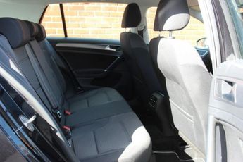 VOLKSWAGEN E-GOLF 35.8kWh e-Golf Hatchback 5dr Electric Auto (136 ps)