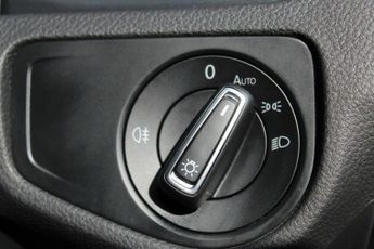 VOLKSWAGEN E-GOLF 35.8kWh e-Golf Hatchback 5dr Electric Auto (136 ps)
