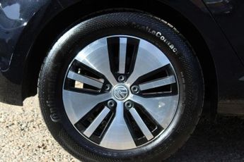 VOLKSWAGEN E-GOLF 35.8kWh e-Golf Hatchback 5dr Electric Auto (136 ps)