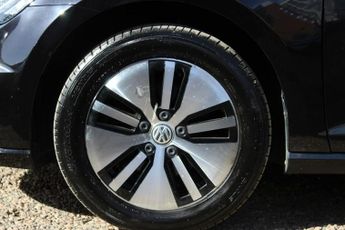 VOLKSWAGEN E-GOLF 35.8kWh e-Golf Hatchback 5dr Electric Auto (136 ps)