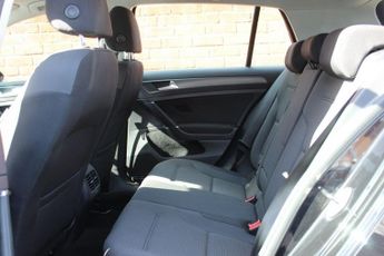 VOLKSWAGEN E-GOLF 35.8kWh e-Golf Hatchback 5dr Electric Auto (136 ps)