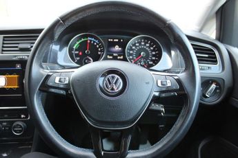 VOLKSWAGEN E-GOLF 35.8kWh e-Golf Hatchback 5dr Electric Auto (136 ps)