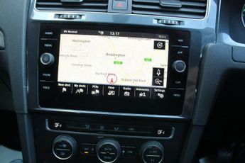 VOLKSWAGEN E-GOLF 35.8kWh e-Golf Hatchback 5dr Electric Auto (136 ps)