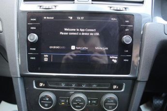 VOLKSWAGEN E-GOLF 35.8kWh e-Golf Hatchback 5dr Electric Auto (136 ps)