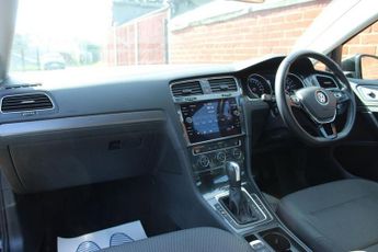 VOLKSWAGEN E-GOLF 35.8kWh e-Golf Hatchback 5dr Electric Auto (136 ps)