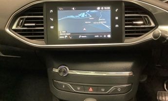 PEUGEOT 308 1.2 PureTech Allure Hatchback 5dr Petrol EAT Euro 6 (s/s) (130 p