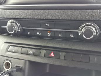 VAUXHALL VIVARO 1.5 Turbo D 2900 Dynamic Panel Van 6dr Diesel Manual L2 H1 Euro 