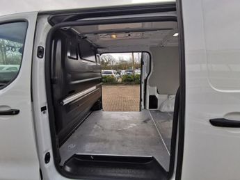 VAUXHALL VIVARO 1.5 Turbo D 2900 Dynamic Panel Van 6dr Diesel Manual L2 H1 Euro 