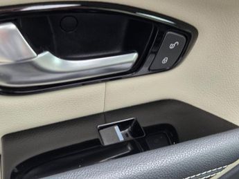 LAND ROVER RANGE ROVER EVOQUE 2.0 TD4 SE Tech SUV 5dr Diesel Auto 4WD Euro 6 (s/s) (180 ps)