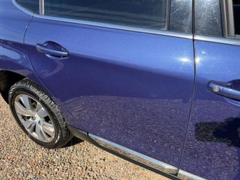 PEUGEOT 2008 1.6 e-HDi Allure SUV 5dr Diesel EGC Euro 5 (s/s) (92 ps)