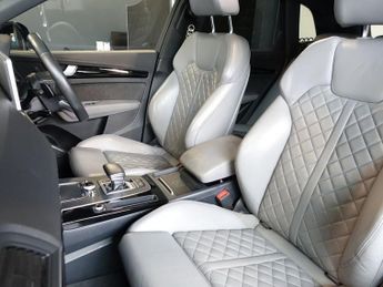 AUDI Q5 2.0 TDI 40 Black Edition SUV 5dr Diesel S Tronic quattro Euro 6 