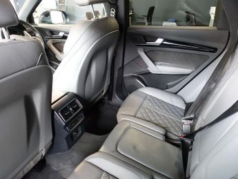 AUDI Q5 2.0 TDI 40 Black Edition SUV 5dr Diesel S Tronic quattro Euro 6 