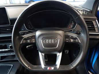AUDI Q5 2.0 TDI 40 Black Edition SUV 5dr Diesel S Tronic quattro Euro 6 