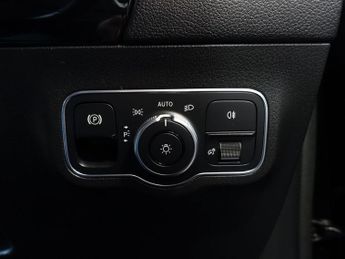 MERCEDES-BENZ GLA 2.0 GLA220d AMG Line SUV 5dr Diesel 8G-DCT 4MATIC Euro 6 (s/s) (