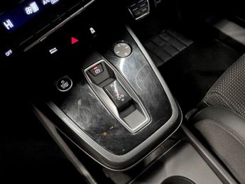 AUDI Q4 E-TRON 40 S line Sportback 5dr Electric Auto 82kWh (204 ps)