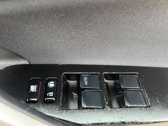 TOYOTA AURIS 1.8 VVT-h Icon Touring Sports CVT Euro 5 (s/s) 5dr