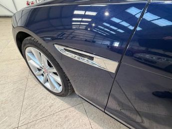 JAGUAR XF 2.0d Portfolio Saloon 4dr Diesel Auto Euro 6 (s/s) (180 ps)
