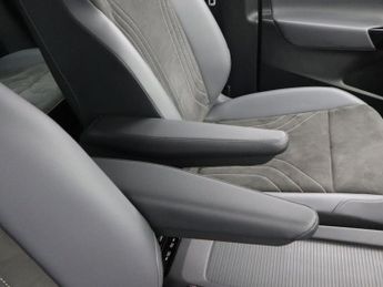 VOLKSWAGEN ID4 Pure 52kWh Life SUV 5dr Electric Auto (148 ps)