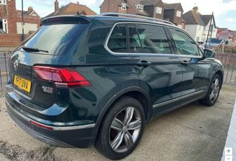 VOLKSWAGEN TIGUAN 2.0 TDI SEL SUV 5dr Diesel DSG 4Motion Euro 6 (s/s) (190 ps)