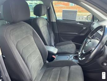 VOLKSWAGEN TIGUAN 2.0 TDI SEL SUV 5dr Diesel DSG 4Motion Euro 6 (s/s) (190 ps)