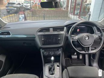 VOLKSWAGEN TIGUAN 2.0 TDI SEL SUV 5dr Diesel DSG 4Motion Euro 6 (s/s) (190 ps)