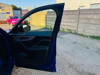 JAGUAR F-PACE 2.0 P250i R-Sport SUV 5dr Petrol Auto AWD Euro 6 (s/s) (250 ps)