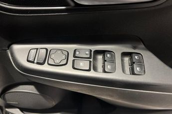 HYUNDAI KONA 64kWh Premium SUV 5dr Electric Auto (10.5kW Charger) (204 ps) Re