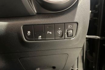 HYUNDAI KONA 64kWh Premium SUV 5dr Electric Auto (10.5kW Charger) (204 ps) Re
