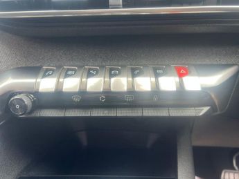 PEUGEOT 3008 1.2 PureTech Allure SUV 5dr Petrol EAT Euro 6 (s/s) (130 ps)