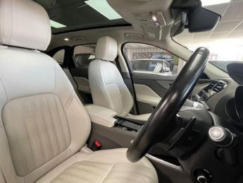 JAGUAR F-PACE 2.0 D180 Portfolio SUV 5dr Diesel Auto AWD Euro 6 (s/s) (180 ps)