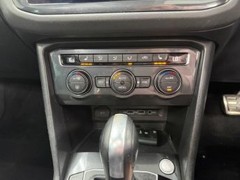 VOLKSWAGEN TIGUAN 2.0 TDI R-Line Tech SUV 5dr Diesel DSG 4Motion Euro 6 (s/s) (150