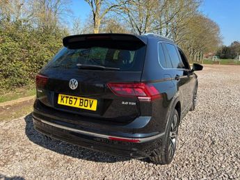 VOLKSWAGEN TIGUAN 2.0 TDI R-Line SUV 5dr Diesel DSG Euro 6 (s/s) (150 ps)