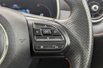 MG MG ZS 72.6kWh Trophy Long Range SUV 5dr Electric Auto (156 ps)