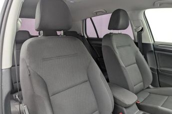 VOLKSWAGEN E-GOLF 35.8kWh e-Golf Hatchback 5dr Electric Auto (136 ps)