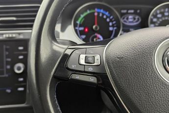 VOLKSWAGEN E-GOLF 35.8kWh e-Golf Hatchback 5dr Electric Auto (136 ps)