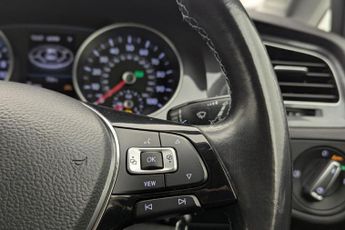 VOLKSWAGEN E-GOLF 35.8kWh e-Golf Hatchback 5dr Electric Auto (136 ps)