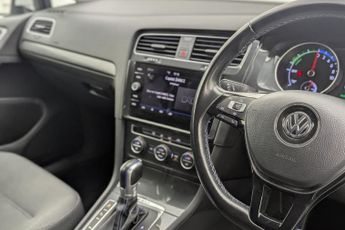 VOLKSWAGEN E-GOLF 35.8kWh e-Golf Hatchback 5dr Electric Auto (136 ps)