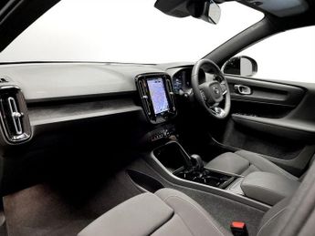 VOLVO XC40 Recharge 69kWh Core SUV 5dr Electric Auto (231 ps)