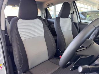 TOYOTA YARIS 1.5 VVT-i Icon Tech Hatchback 5dr Petrol CVT Euro 6 (111 ps)