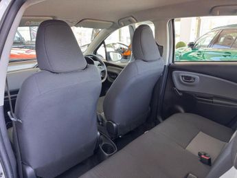 TOYOTA YARIS 1.5 VVT-i Icon Tech Hatchback 5dr Petrol CVT Euro 6 (111 ps)