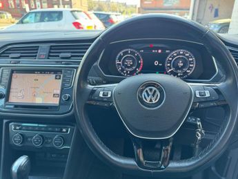 VOLKSWAGEN TIGUAN 2.0 TDI BlueMotion Tech SEL SUV 5dr Diesel DSG Euro 6 (s/s) (150
