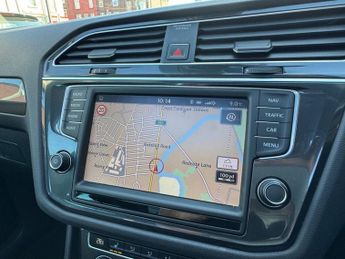 VOLKSWAGEN TIGUAN 2.0 TDI BlueMotion Tech SEL SUV 5dr Diesel DSG Euro 6 (s/s) (150