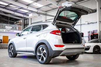 HYUNDAI TUCSON 2.0 CRDi Premium SE SUV 5dr Diesel Auto 4WD Euro 6 (136 ps)