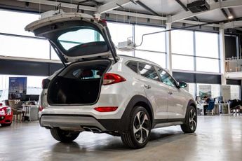 HYUNDAI TUCSON 2.0 CRDi Premium SE SUV 5dr Diesel Auto 4WD Euro 6 (136 ps)