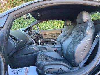 AUDI R8 5.2 FSI V10 Plus Coupe 2dr Petrol S Tronic quattro Euro 5 (550 p