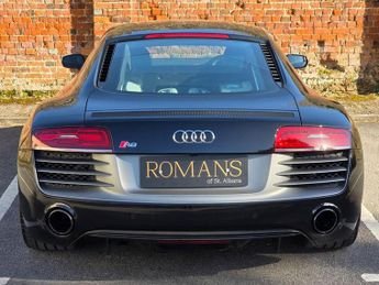 AUDI R8 5.2 FSI V10 Plus Coupe 2dr Petrol S Tronic quattro Euro 5 (550 p