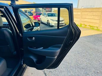 NISSAN LEAF 40kWh Tekna Hatchback 5dr Electric Auto (150 ps)