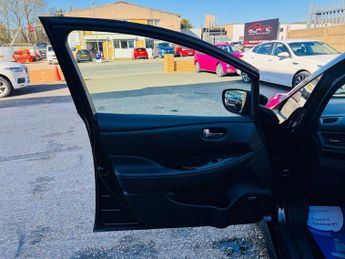 NISSAN LEAF 40kWh Tekna Hatchback 5dr Electric Auto (150 ps)